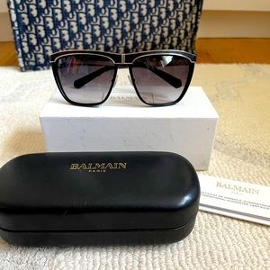Balmain black and gold sunnies!